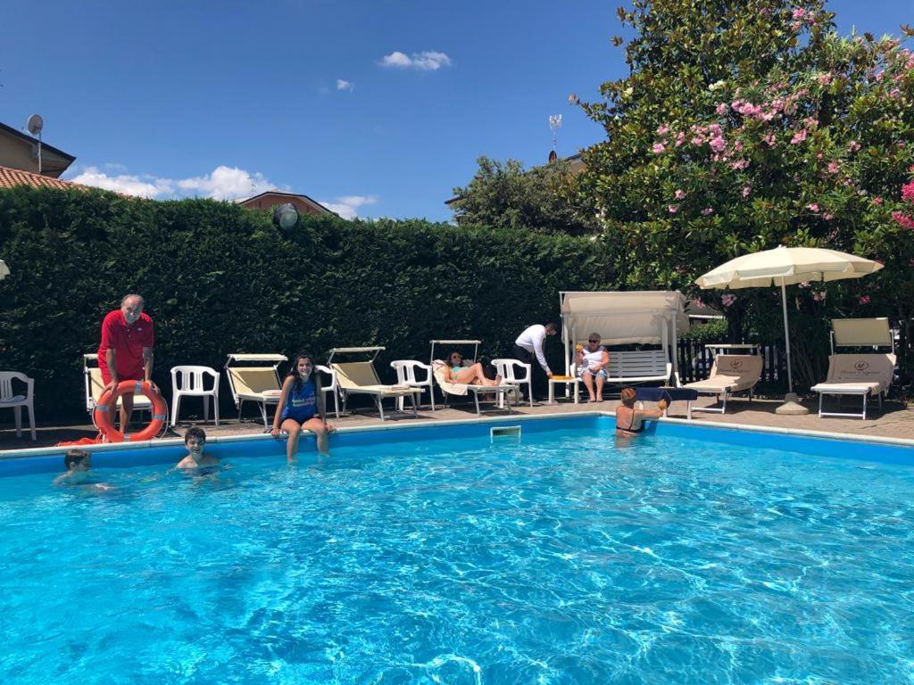 Hotel Capitol San Mauro Mare Zewnętrze zdjęcie