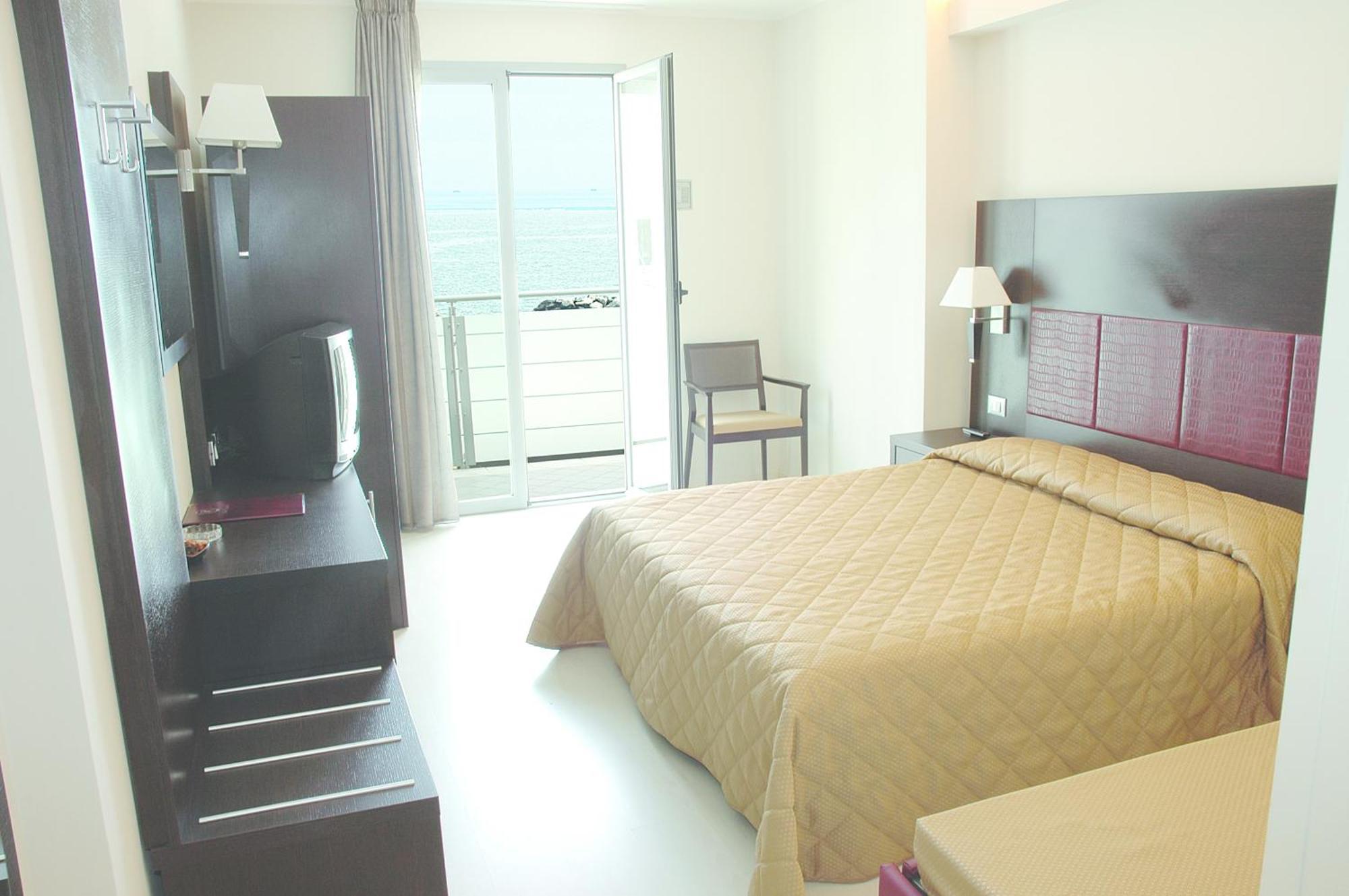 Hotel Capitol San Mauro Mare Zewnętrze zdjęcie