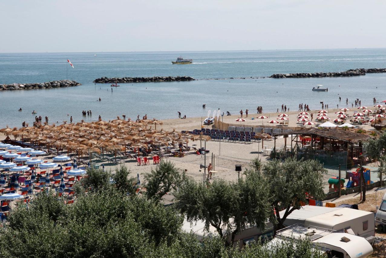 Hotel Capitol San Mauro Mare Zewnętrze zdjęcie