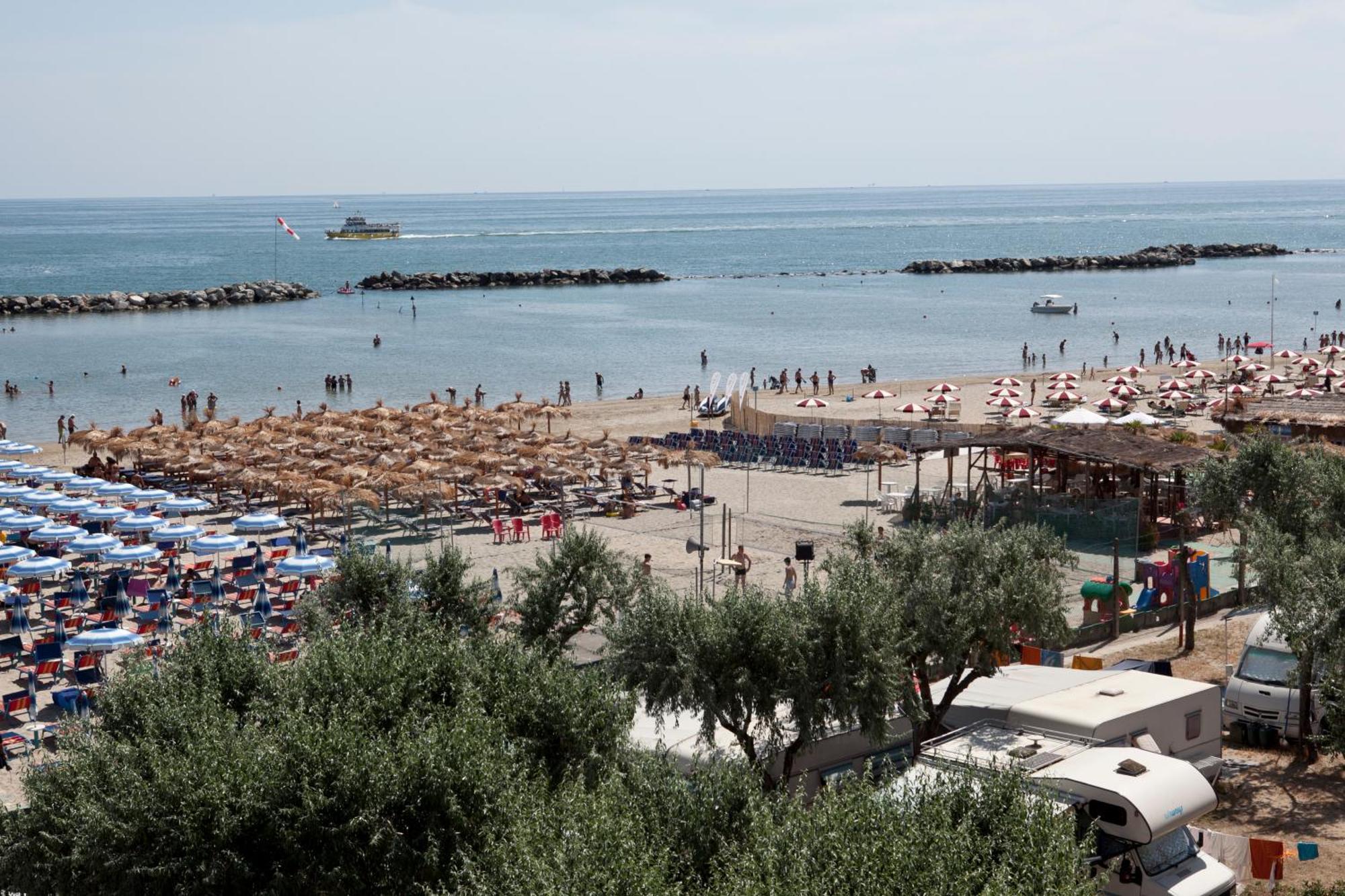 Hotel Capitol San Mauro Mare Zewnętrze zdjęcie