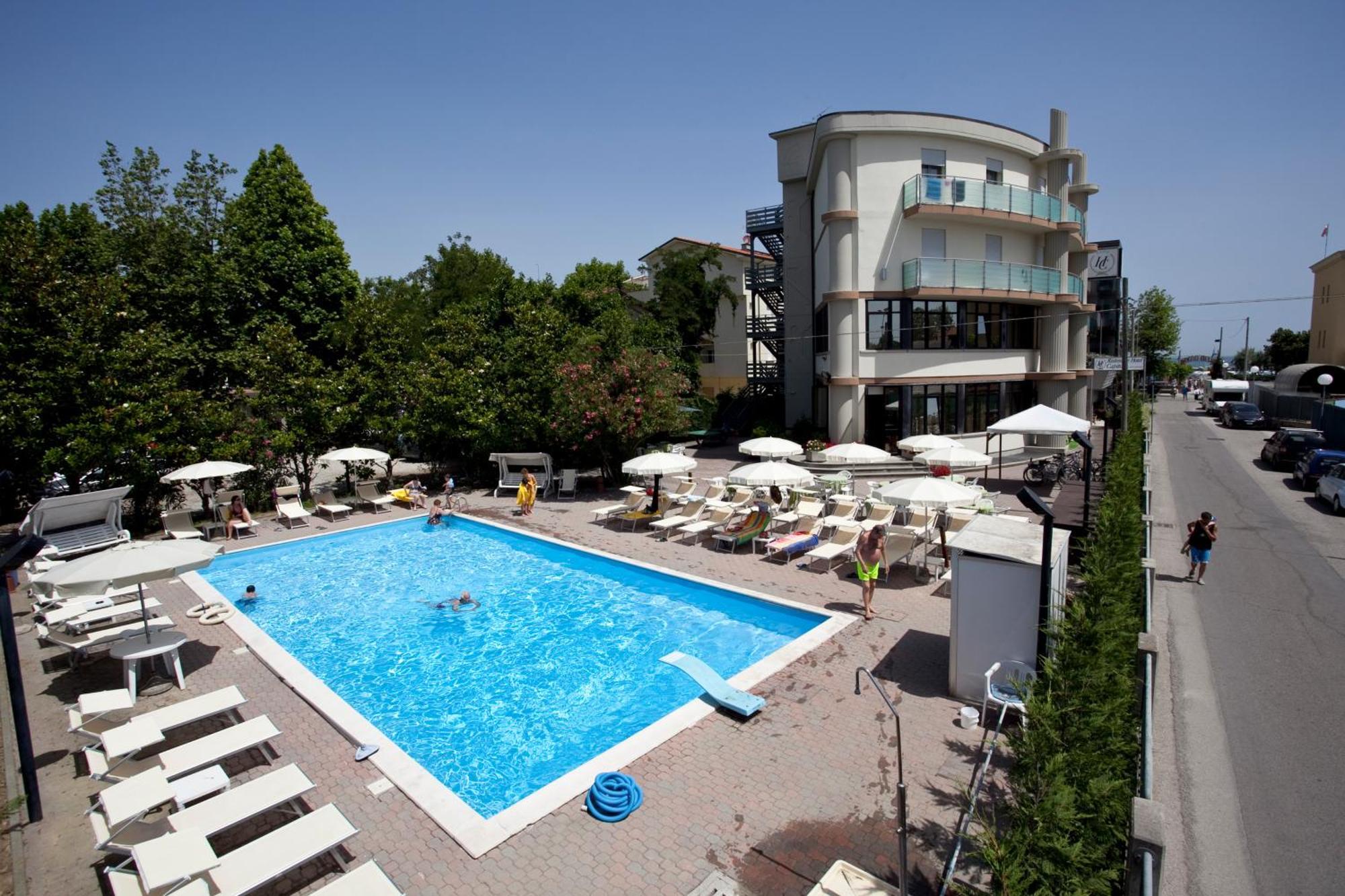 Hotel Capitol San Mauro Mare Zewnętrze zdjęcie