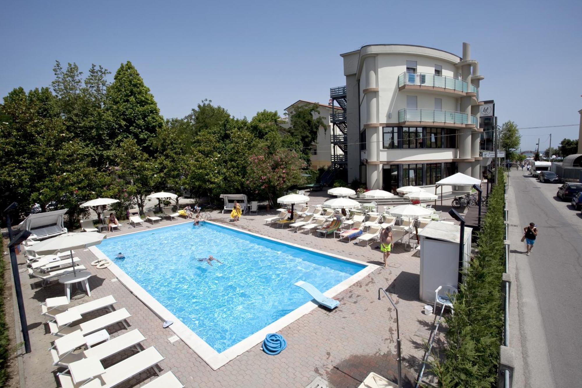 Hotel Capitol San Mauro Mare Zewnętrze zdjęcie